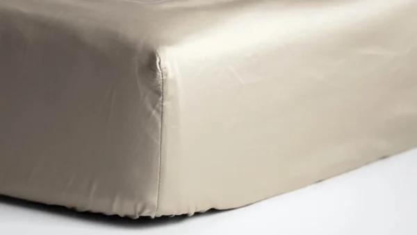 Cinderella katoen satijn hoeslaken topper - taupe de-slaapfabriek 2