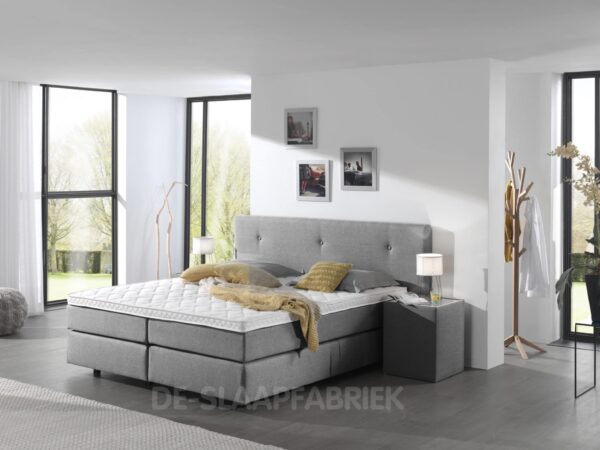Muna-Portland-meubelstof-lichtgrijs boxspring Portland lichtgrijs De-Slaapfabriek